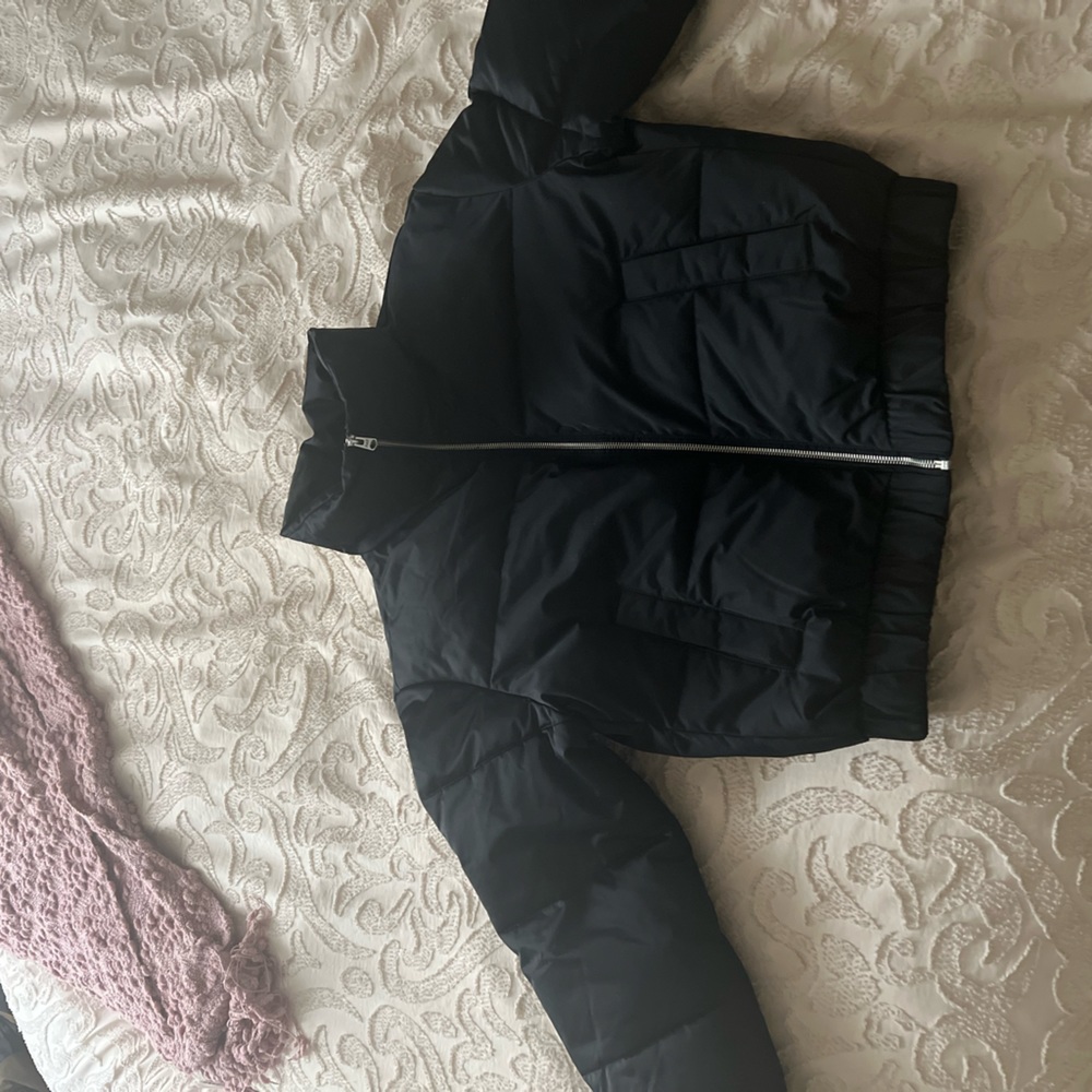 Abercrombie Ultra collection black cropped puffer.